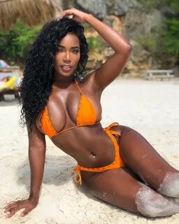 Monifa Jansen бикини. 