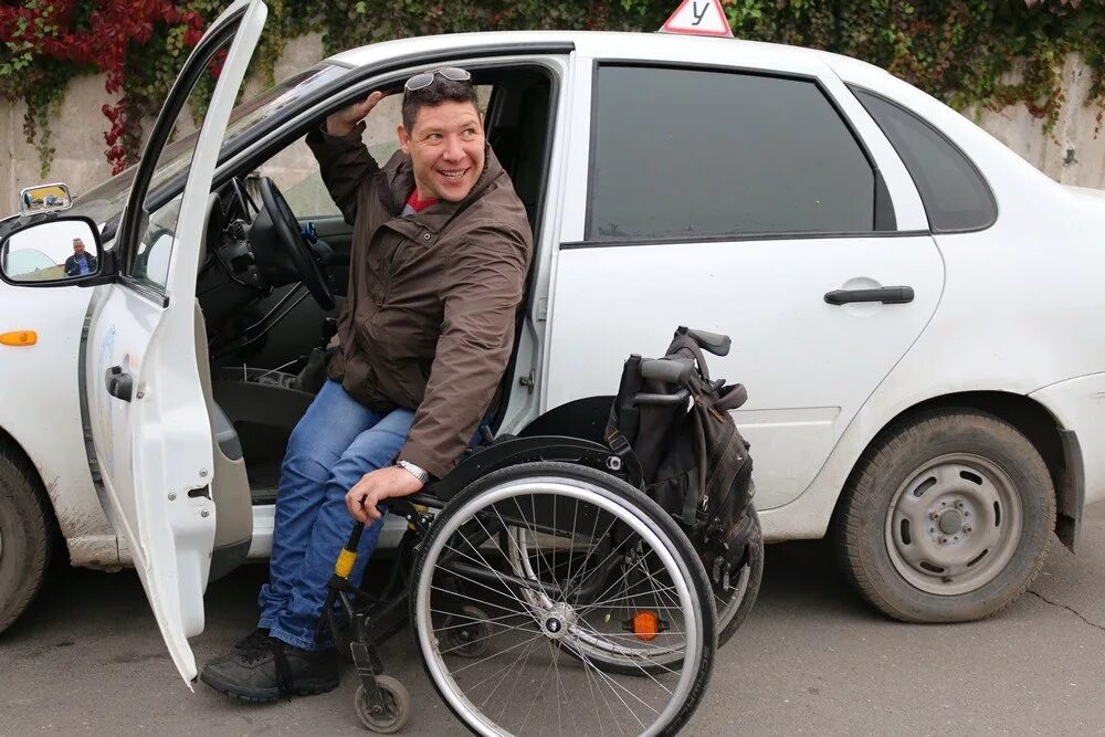 Автомобиль для инвалидов программа. Автомобиль для инвалидов. автомобиль для инвалидов колясочников. автомобиль для людей с ограниченными возможностями. машины для инвалидов в россии.