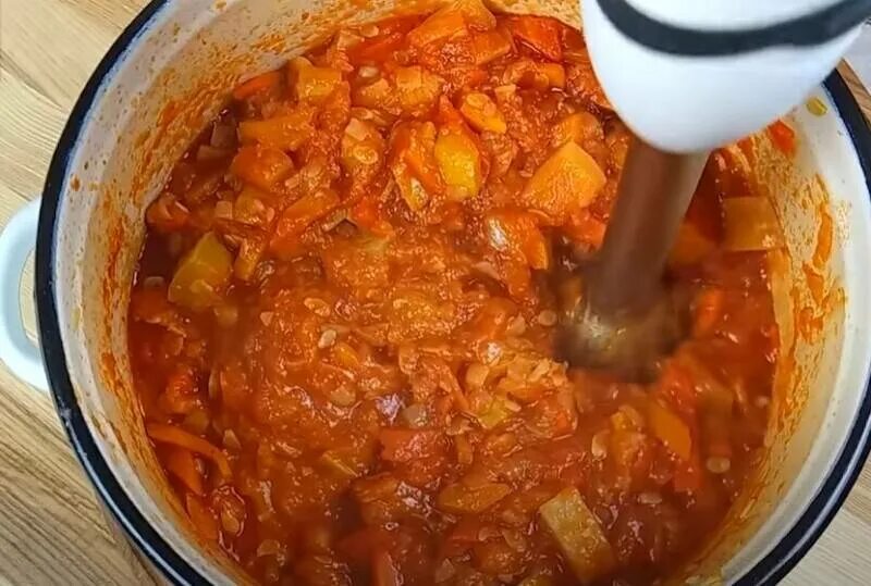 Кабачковая икра 1.5 кг моркови томатная паста. Кабачковая икра с паприкой. Ирка кабачковая икра. Икра из кабачков с морковью.