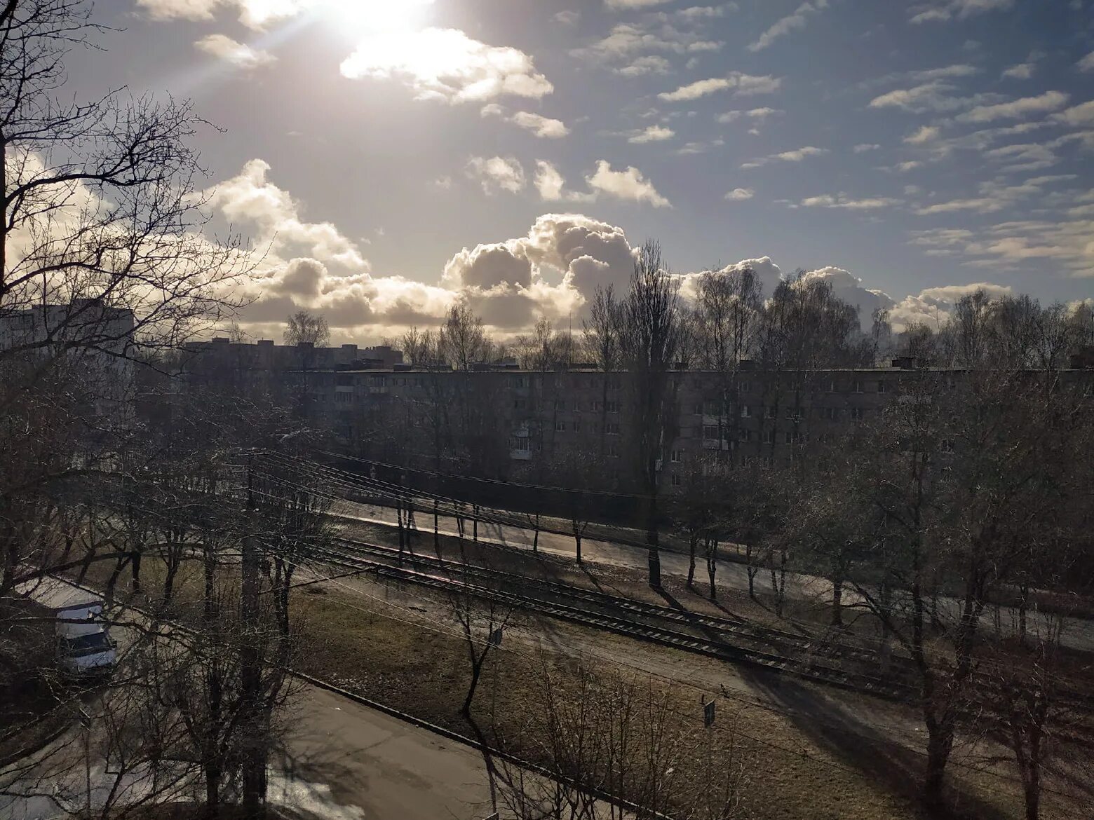 Погода теплое. Смоленск пасмурно. Облачно с прояснениями март. Климат Смоленска. Ташкент город пасмурно.