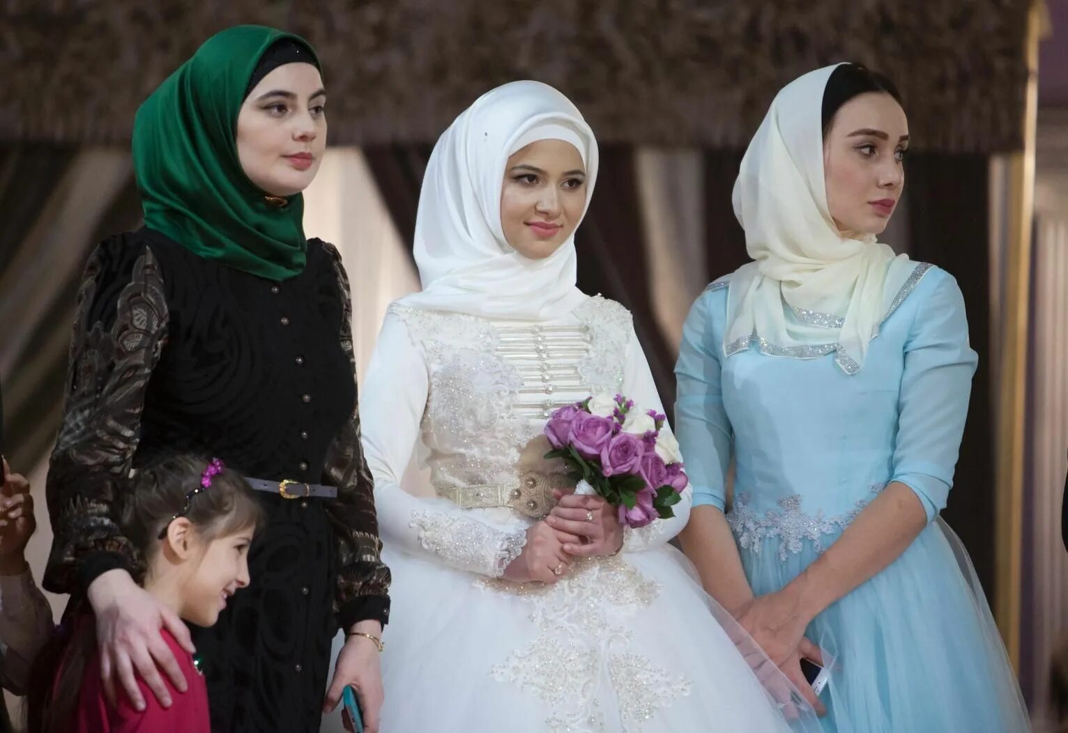 Нашиды девочки. Чукхе невеста Ингушетия. Чеченская свадьба. Свадьба в Чечне. Красивая Чеченская свадьба.