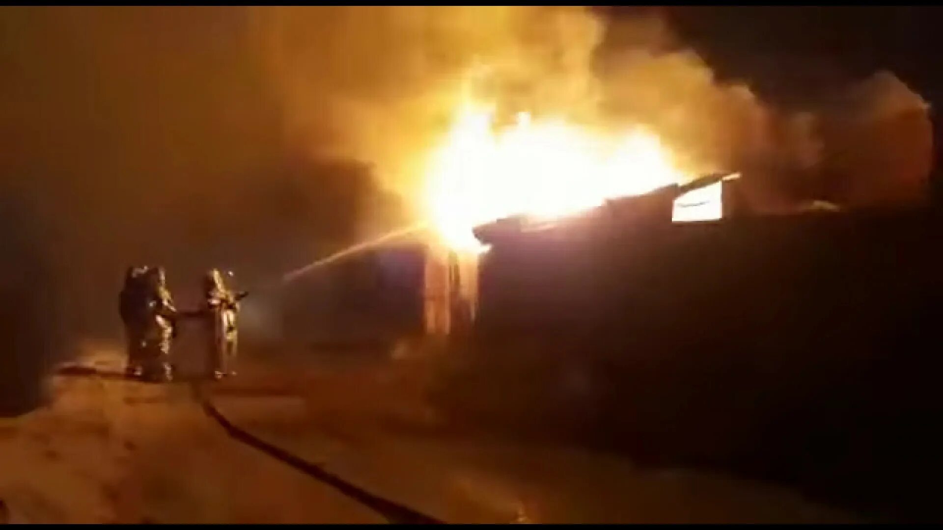 Пожар в здании. Массовый пожар. Пожар в Абайской области. Пожар в Семее.