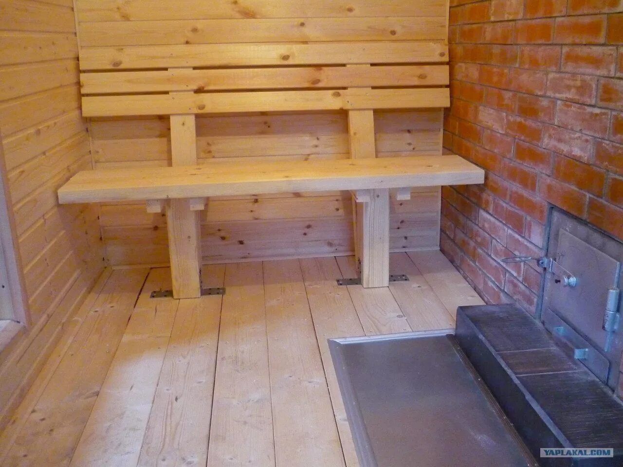 Скамья в предбанник. Скамейка в предбанник. Диван для бани. Лавочка в предбанник своими. Скамья для бани.