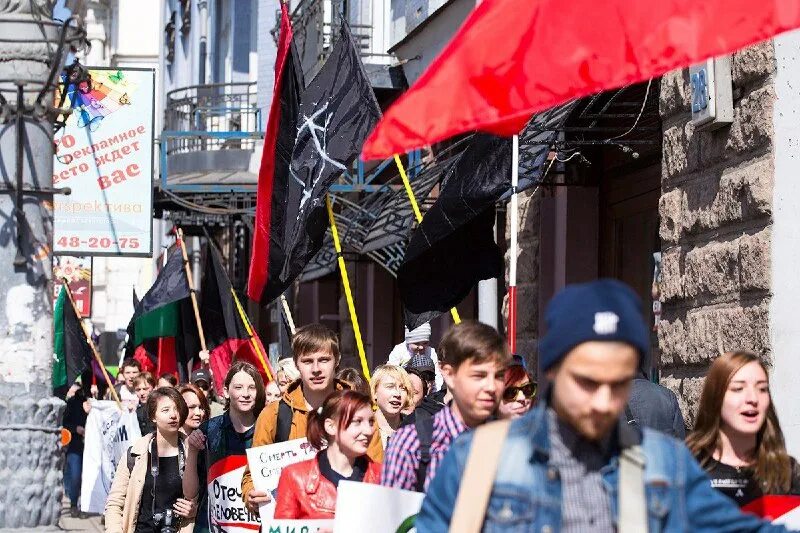 Проводить шествия и пикетирования. Проводить шествия и пикетирования