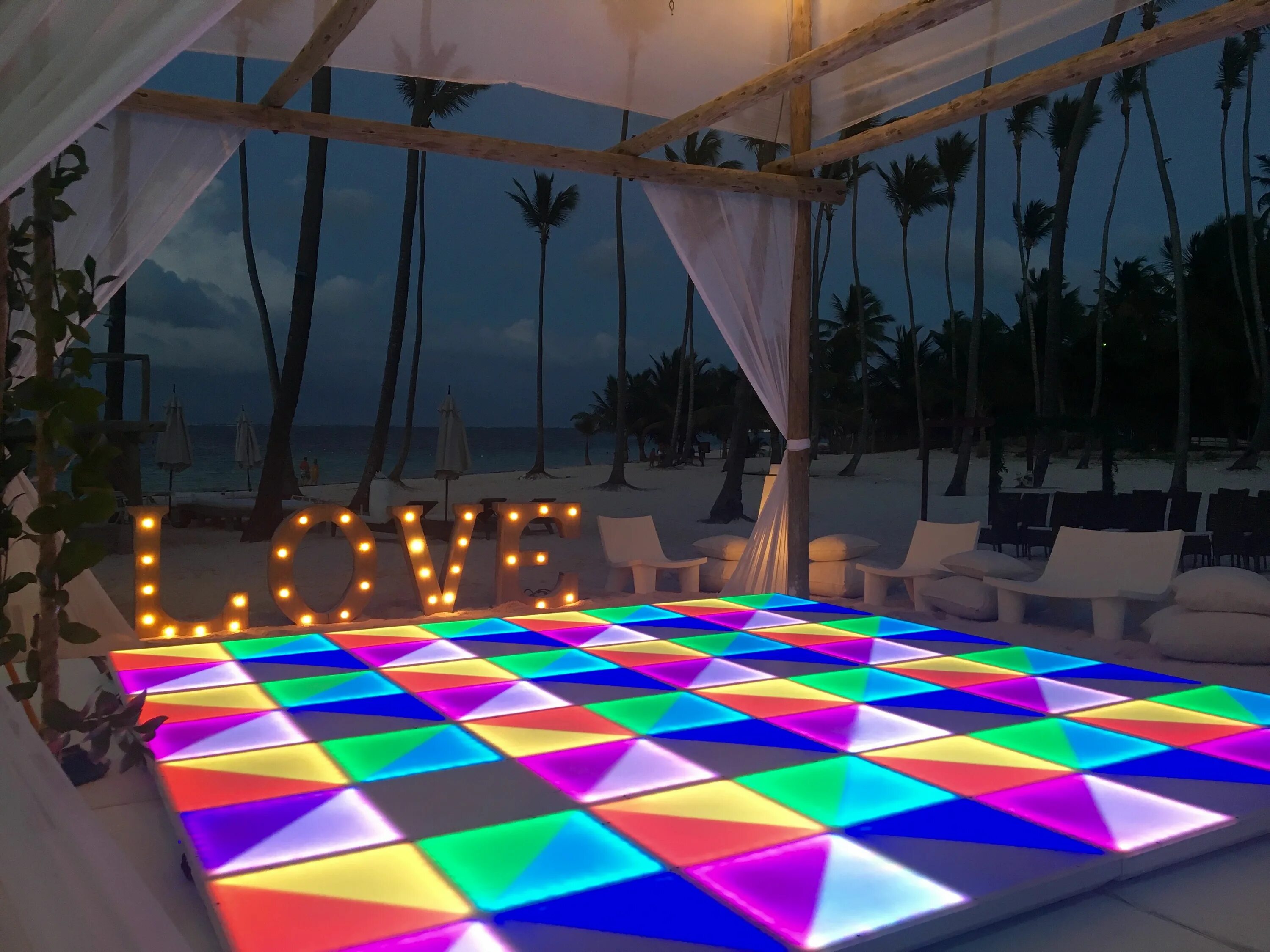 Newlightchild dancefloor. Led Dance Floor 1x1m. Танцпол. Танцпол на пляже. Светодиодный пол для танцпола.