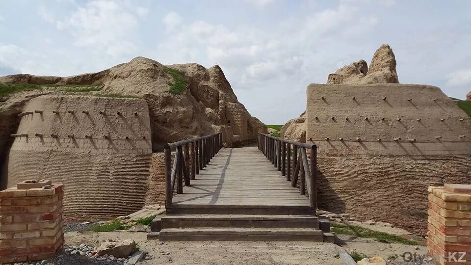 Сауран. Городище сауран. сауран город в казахстане. древний город сауран. испиджаб городище.