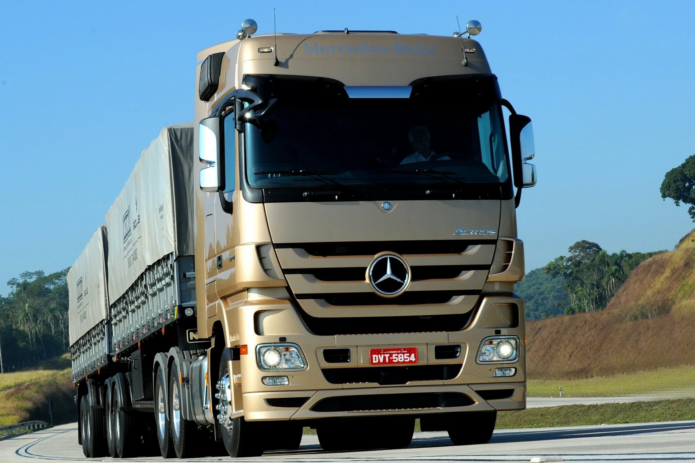 Купить мерседес мп. Мерседес Бенц Актрос. Mercedes-Benz Actros 3. Mercedes-Benz Actros 2011. Мерседес Актрос 2646.