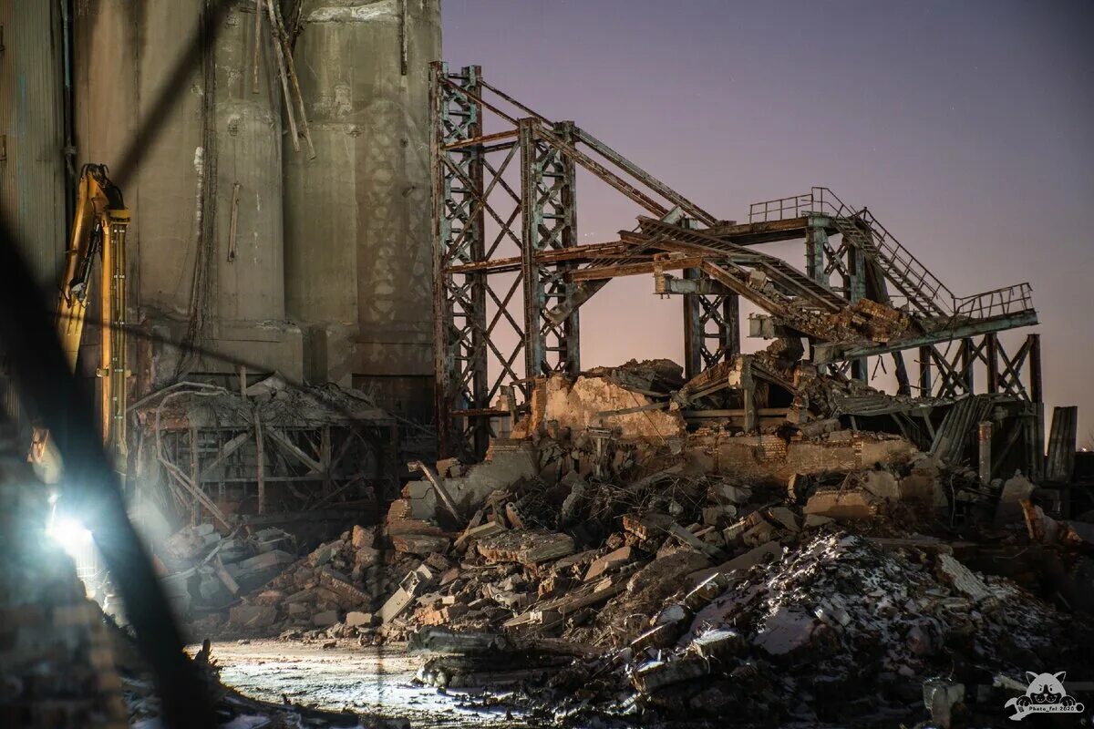 Снесли завод. Снос завода. Снос завода. Лиговский 271 завод. Московский кирпичный завод снесенный.