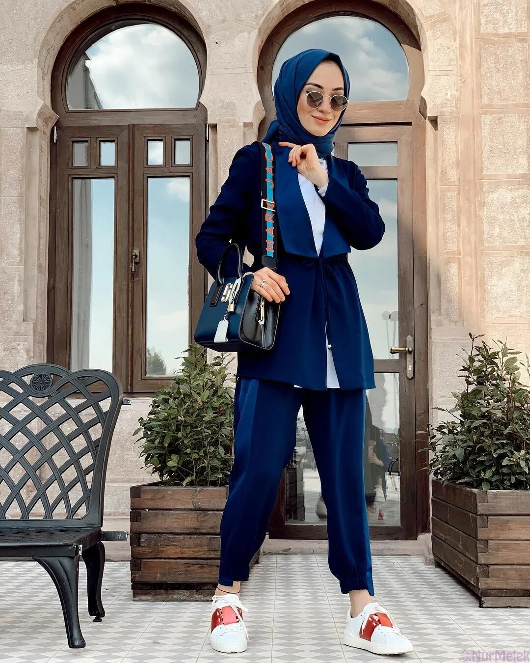 Hijab style 2022 костюм брючный. Мусульманский костюм женский. Мусульманские брючные костюмы. Мусульманские костюмы для женщин. Спортивный костюм для мусульманок.