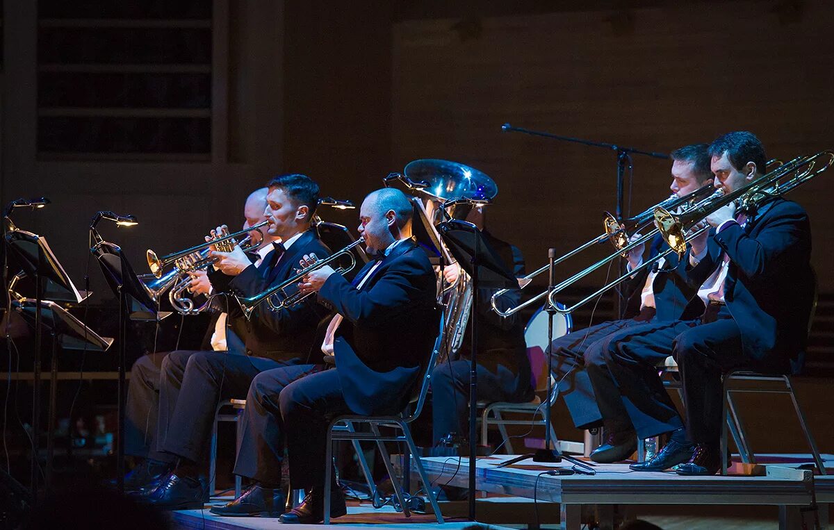 Симфонич оркестр. Симфонический оркестр гайдна. Peter oundjian. Симфонич оркестр. Духовый оркестр концерт.