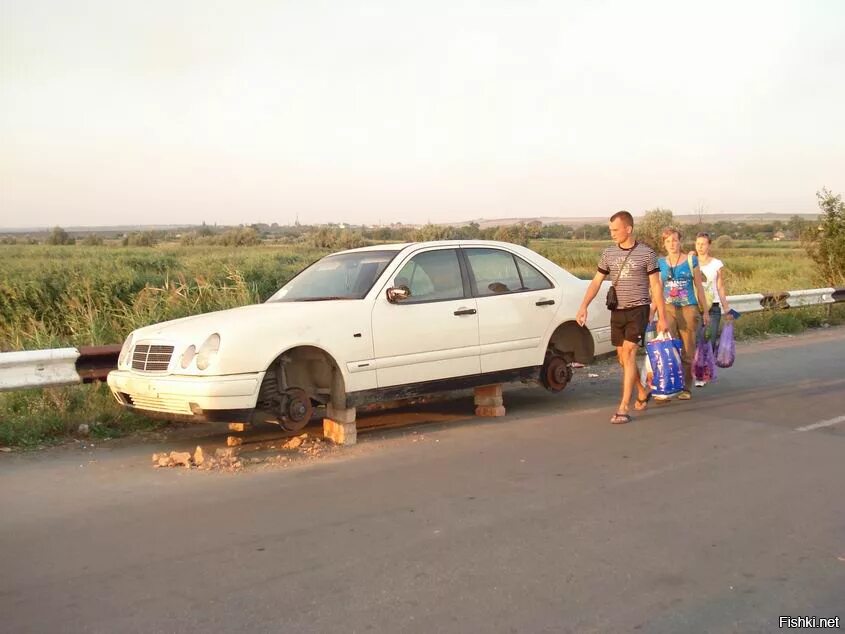 Забавный странный несуразный смешной случай происшествие. Забавные стоп кадры. Пр забавный случай. Театр карло гольдони. Странная ситуация.