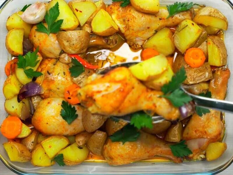 Куриные ножки с овощами в духовке. Голень куриная. Запечь голени с овощами в духовке. Голень с овощами в духовке. Куриные голени с овощами в духовке.