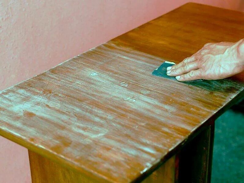 Красить лакированную мебель. Покрытие на полированный стол. лакированный стол. покрасить стол с лаком. шлифовка и зачистка старой мебели.