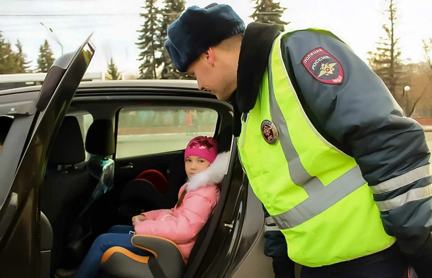 Ремень безопасности гибдд. Рейд детское кресло гибдд. Штраф за перевозку детей. Правила перевозки детей в автомобиле штраф. Машина гибдд для детей.