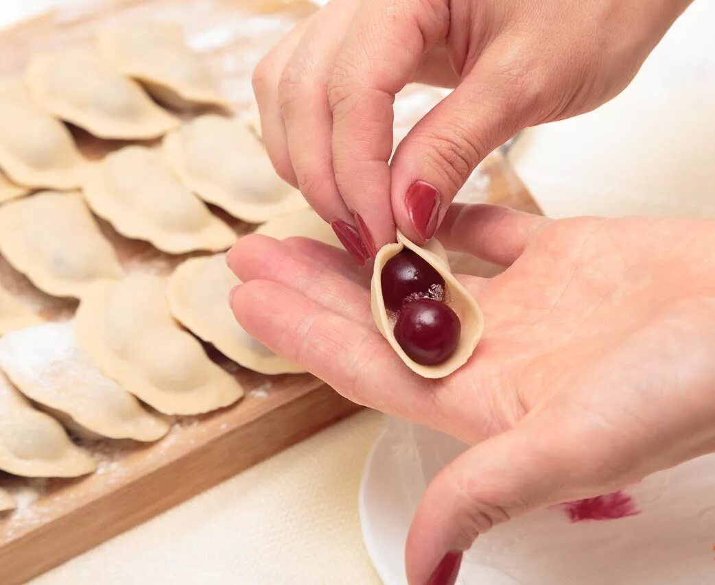 как правильно делать вареники. вареники с картошкой. как красиво залип ть вареники. красиво слепить вареники с картошкой. лепка вареников.