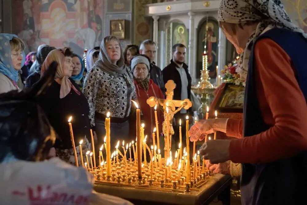 Радоница богослужение. Родительская суббота в храме. Пасхальные праздники и поминальные дни. Родительский день четвертой седмицы. Родительский день у православных