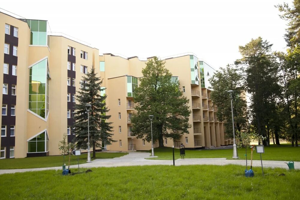 Дом отдыха в подмосковье красная пахра. Курорт красная пахра, село красное. Амакс красная пахра. Санаторий пахра московская область. Амакс курорт красная пахра.