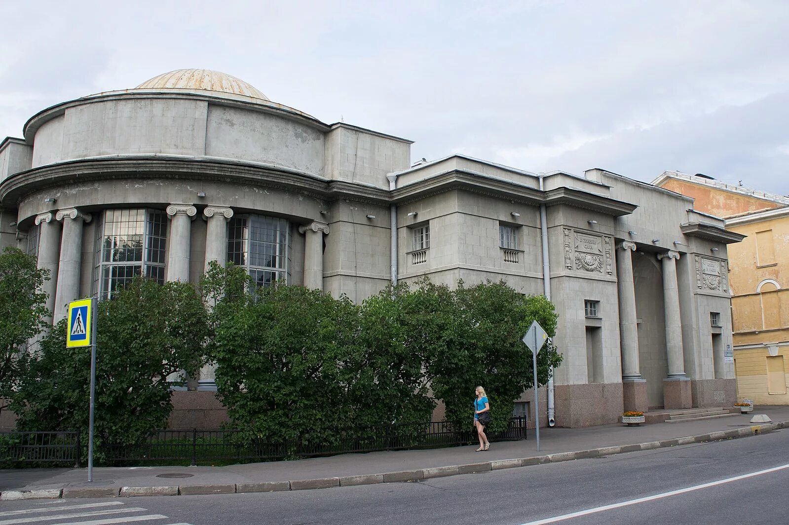 Здание библиотеки в кронштадте. Морская библиотека санкт петербург. Морская библиотека санкт петербург. Военно-морская библиотека санкт-петербург. Кронштадтская морская библиотека.