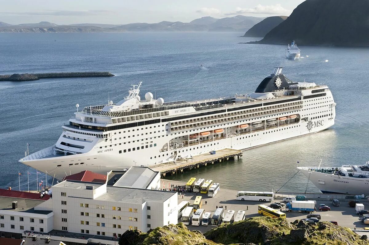 Лайнер msc opera. Круизный корабль "msc opera". Круизный корабль "msc opera". Лайнер msc opera. Круиз msc virtuosa.