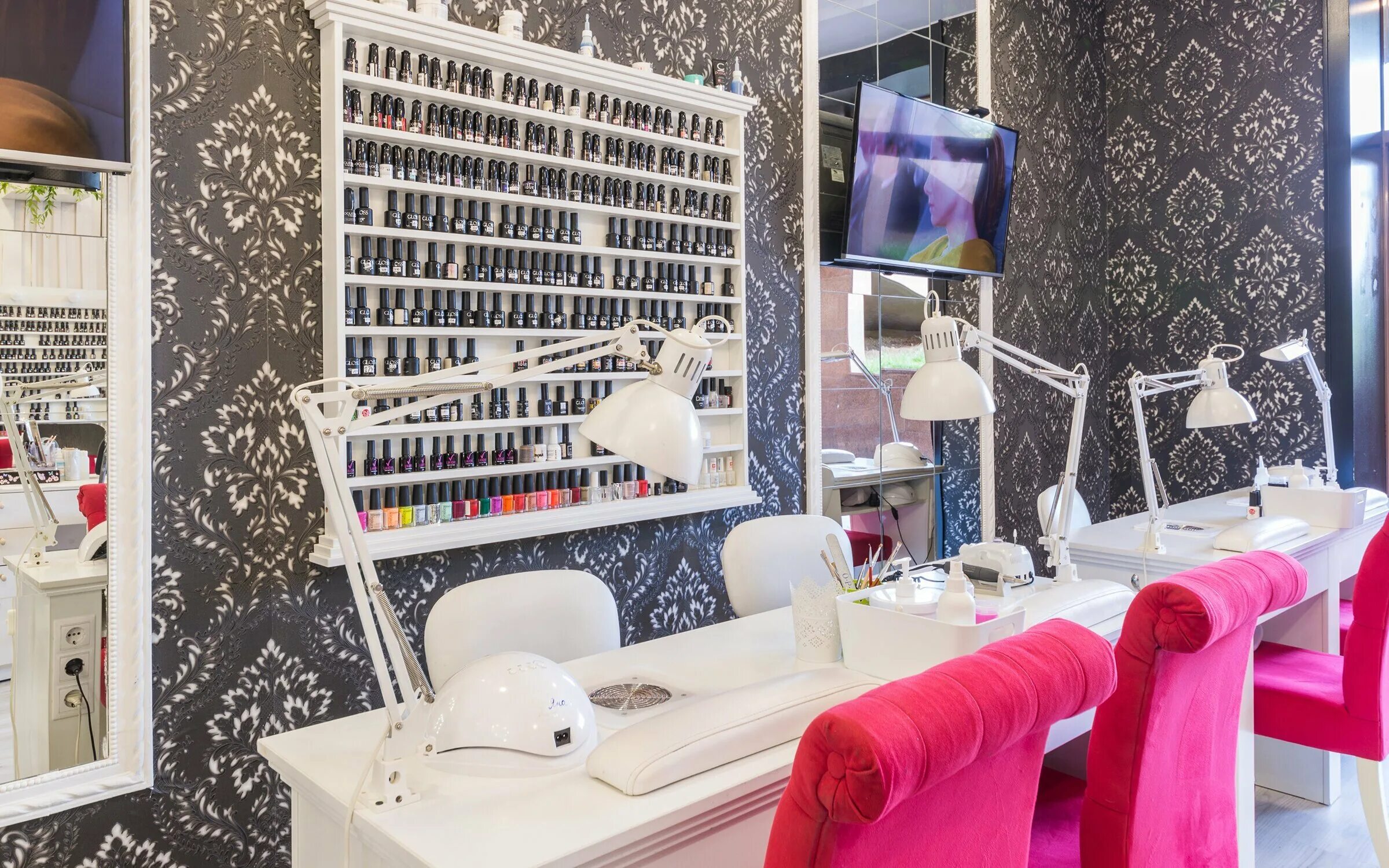 Нейл бар красноярск. Наил бар Отрадное. Салон красоты Nail Bar Кисловодск. Салон красоты Nail Room Кисловодск. Nail Bar Домодедово.