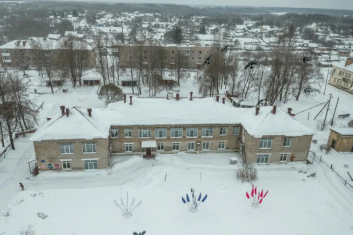 Погода в угловке новгородской области на 10. Поселок Угловка. Новгородская обл пос Угловка. Котово Окуловский район. Школа поселка Угловка.