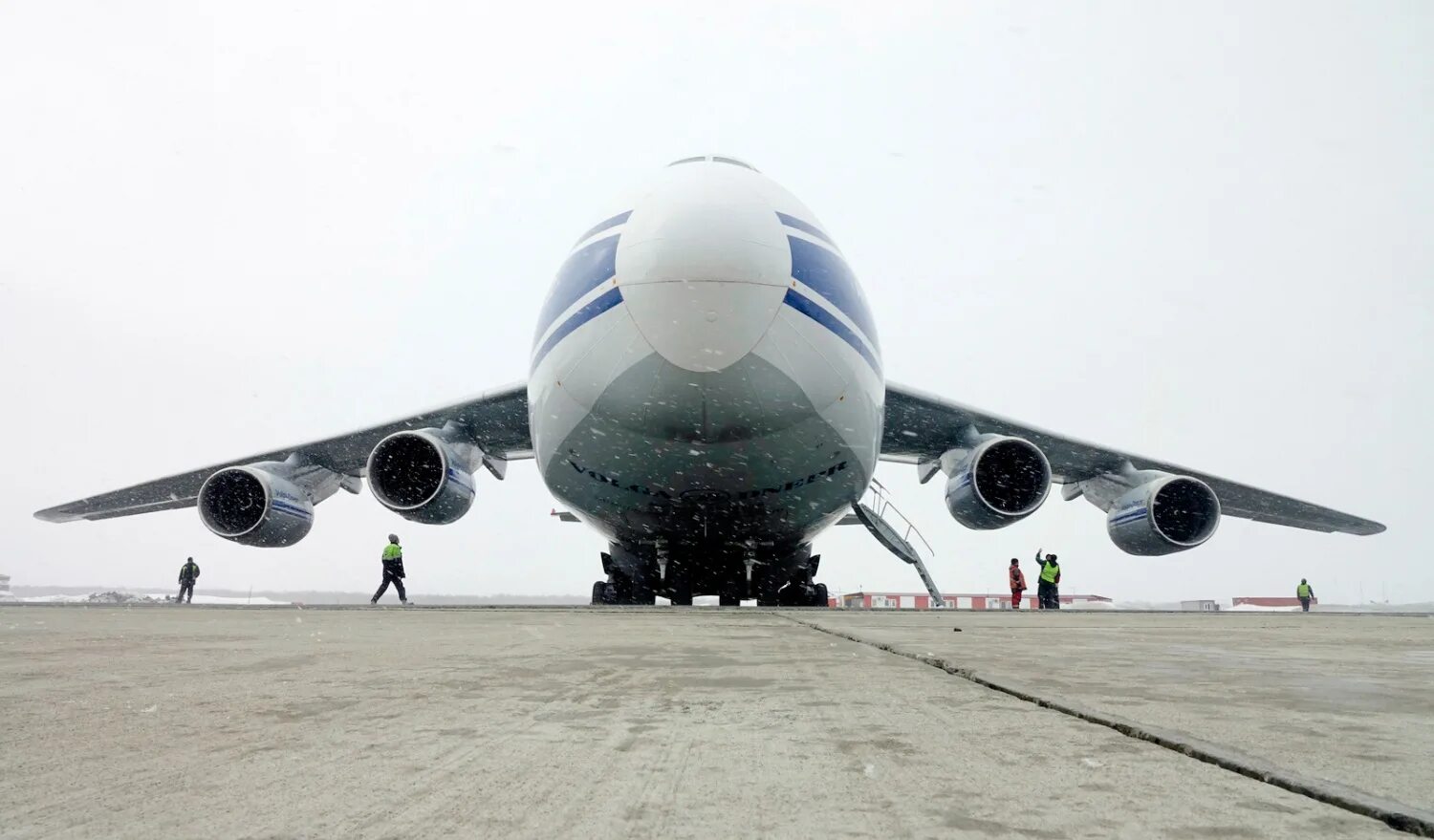 Большие российские самолеты. Грузовой АН 124. АН 124 Maximus Air Cargo.