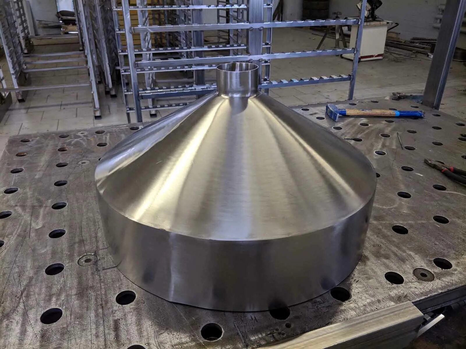 Нержавейка производитель. Inconel 600. Воронка промышленная из нержавейки. Металлическая круглая полоса. Сталь металл.