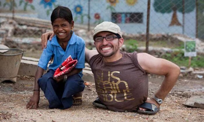 дети с олигофренией. люди с различными отклонениями. люди с различными отклонениями. люди с различными отклонениями. сестры оборотни из индии.