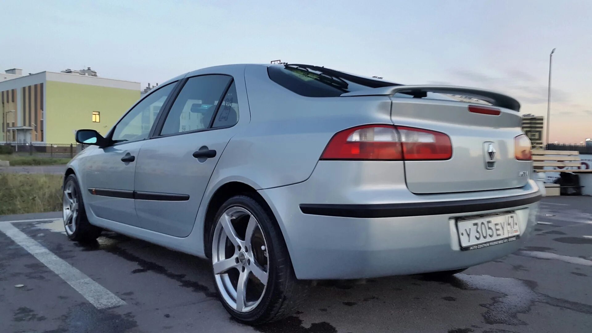 Купить renault laguna 2. Диски Рено Лагуна 2. Renault Laguna 2 колеса r18. Лагуна 2 матовая. Renault Laguna II на дисках.