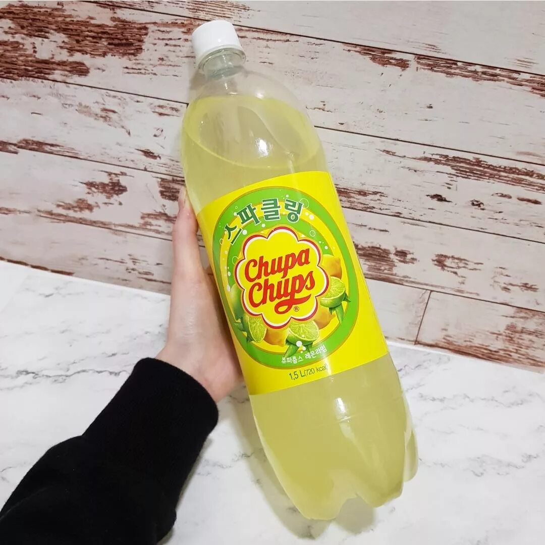 Напитки со вкусом лимона. Лимонад Чупа Чупс. Chupa chups лимонад. Chupa chups напиток. Газировка Чупа Чупс вкусы.