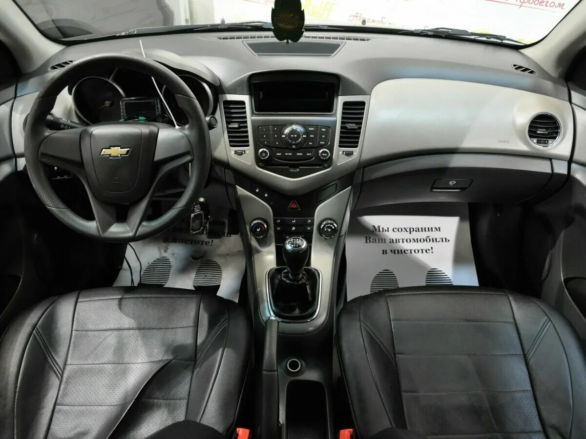 Хэтчбек на механике. Chevrolet Cruze 2012 салон. Салон Шевроле Круз 2012 седан. Chevrolet Cruze 2012 седан салон. Chevrolet Cruze 2012комплектацит.