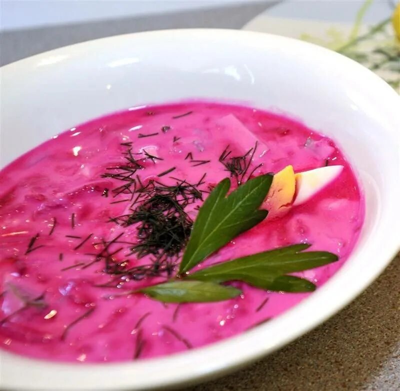 Холодный борщ со свеклы. Свекольник гаспаччо. Свекольник холодник. Литовский холодный борщ. Свекольник окрошка.