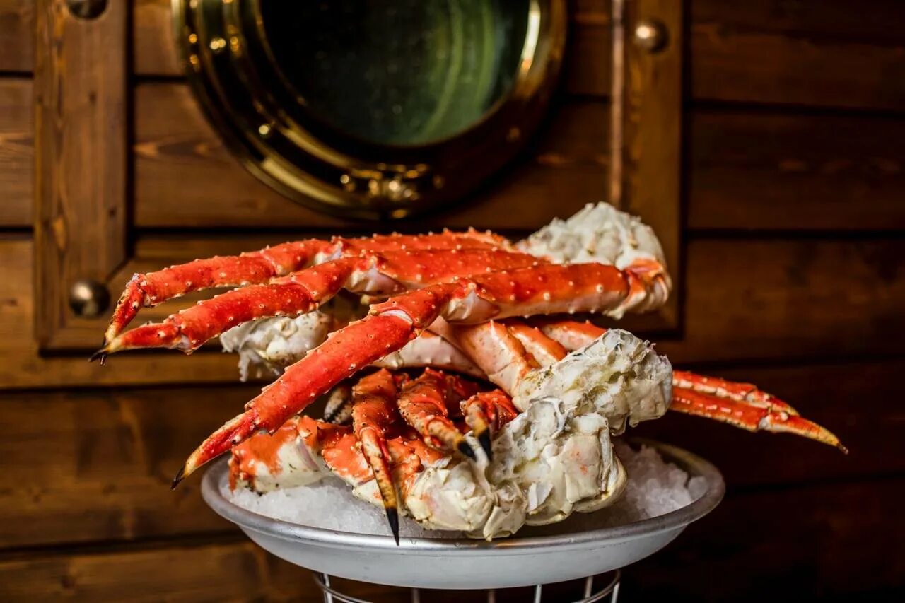 Камчатский краб еда. Дальневосточный краб. Завтрак на камчатке. Коряки национальное блюдо. Гастротур камчатка.