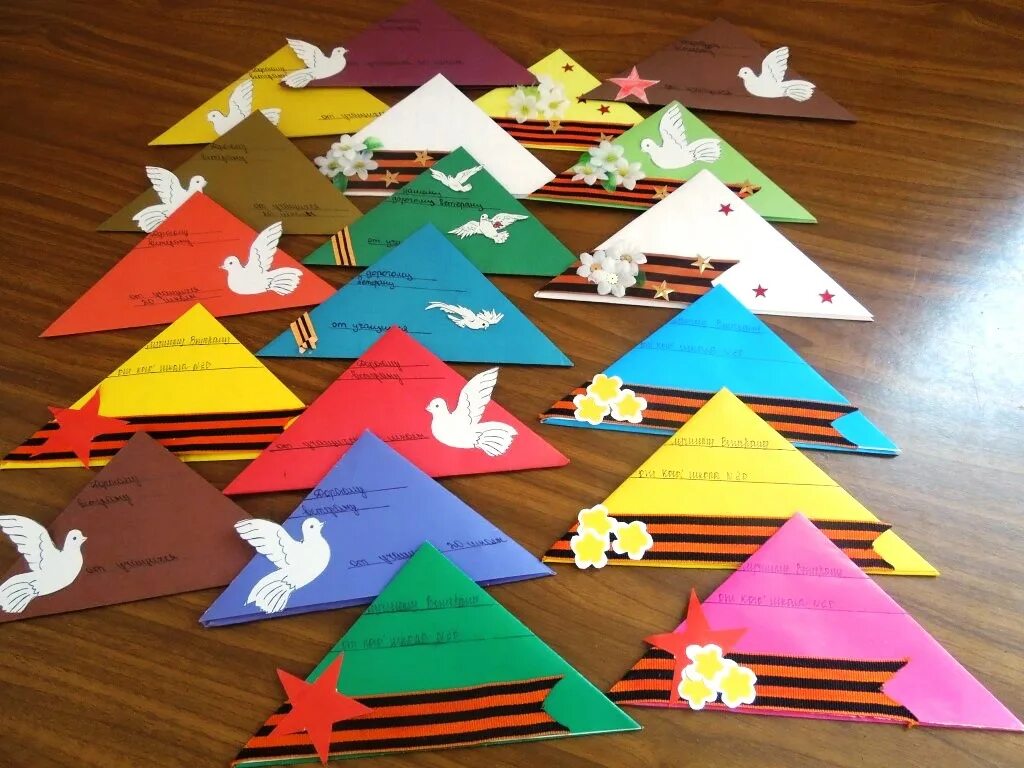 дети в детском саду. треугольный день в детском саду. мастер-класс для педагогов доу. поделки ко дню победы. украсить солдатский треугольник.