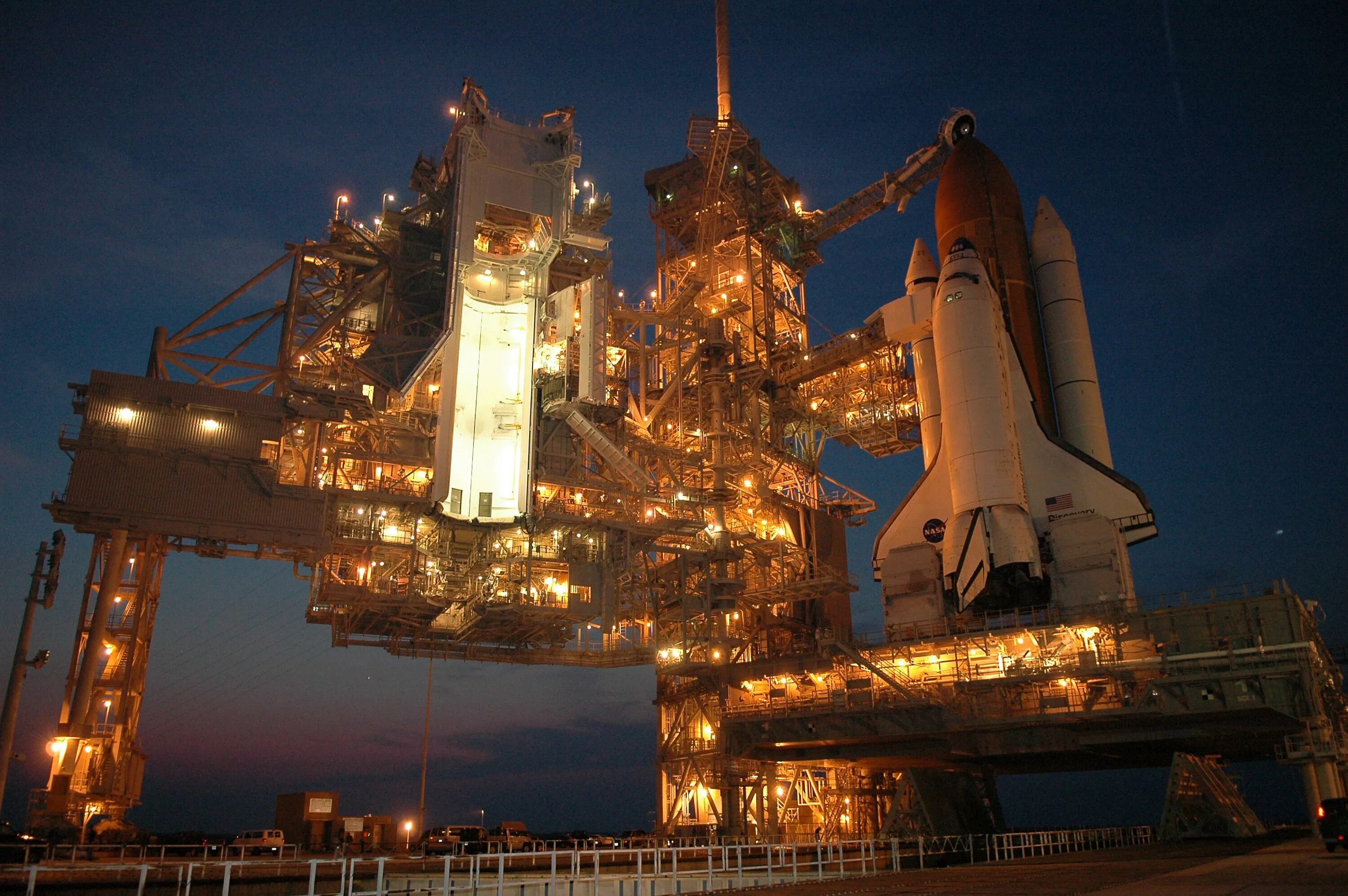Создание ракетно космической техники. Shuttle Discovery Launch STS-121. Космическая техника. Космическая промышленность. Техника в космосе.