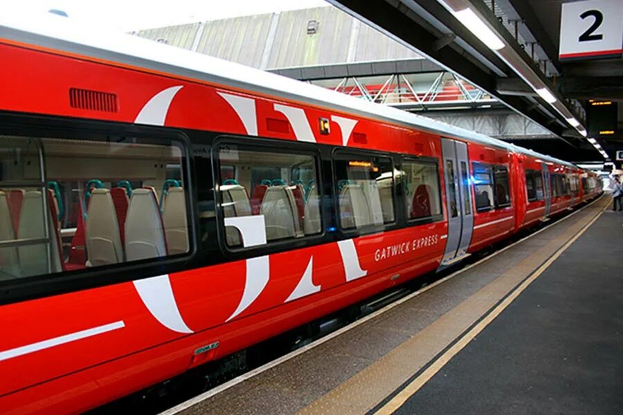 The new express. Лондонский аэропорт гатвик. class 387 gatwick express. транспортная система великобритании. как выглядит экспрессо.