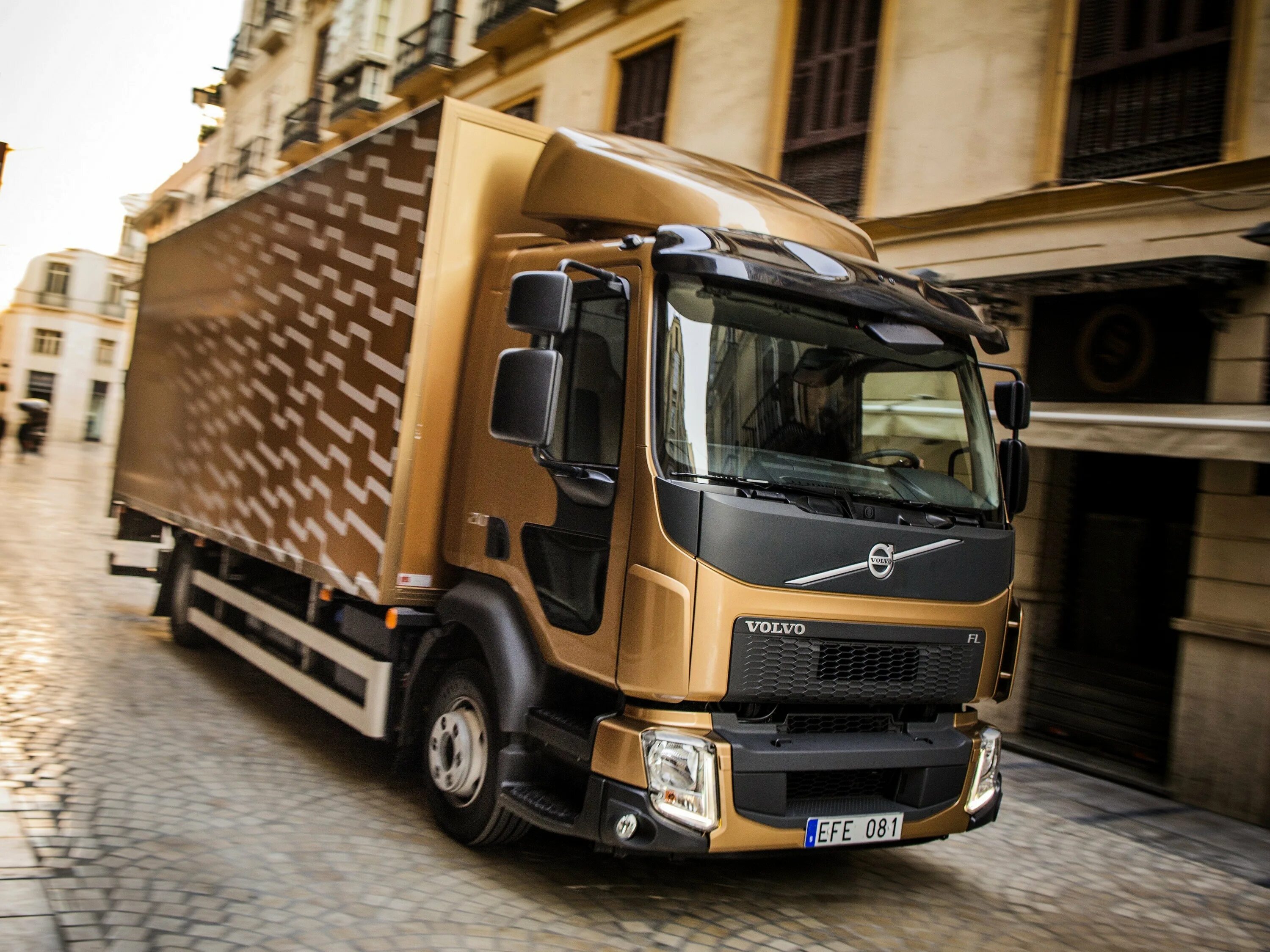 Вольво фл 5 тонник. Volvo FL 2013. Грузовик Вольво 5 тонник. Вольво среднетоннажный грузовик. Купить грузовик 5т