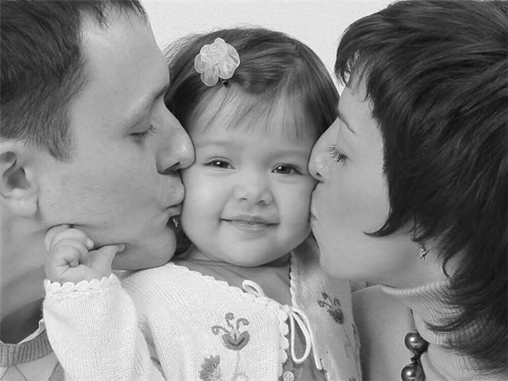 Каких людей любят дети. Любовь родителей. родители и дети. любящие родители. родители любят своих детей.