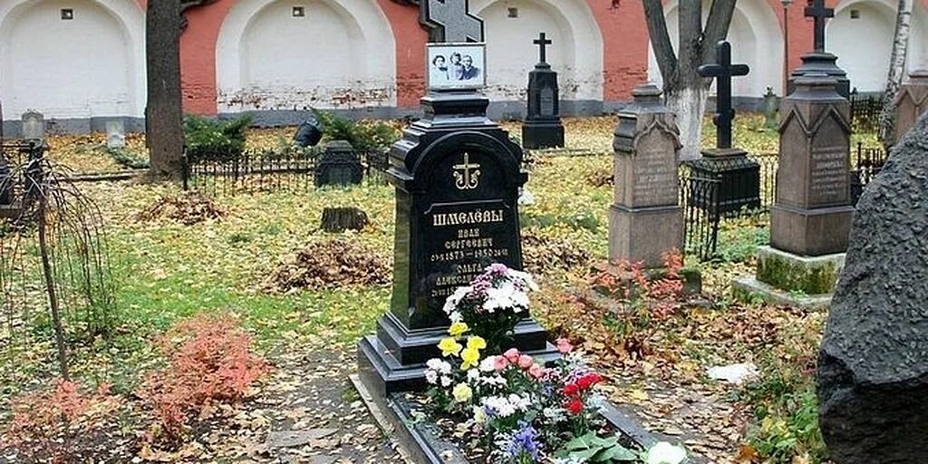 Могилы Деникина, Каппеля, Ильина в Донском монастыре