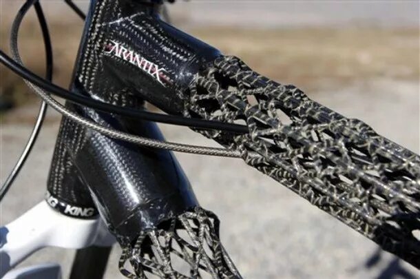 Защита рамы велосипеда. Оплетка для троса велосипеда. Треснула рама велосипеда. Защита на перо для карбоновой рамы велосипеда.