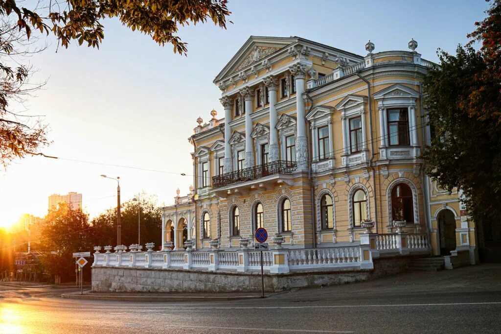 Степана разина,39). Достопримечательности перми дом грибушина. Степана разина 39 кунгур. Старинные здания кунгура. Дом мешкова пермский краеведческий музей пермь.