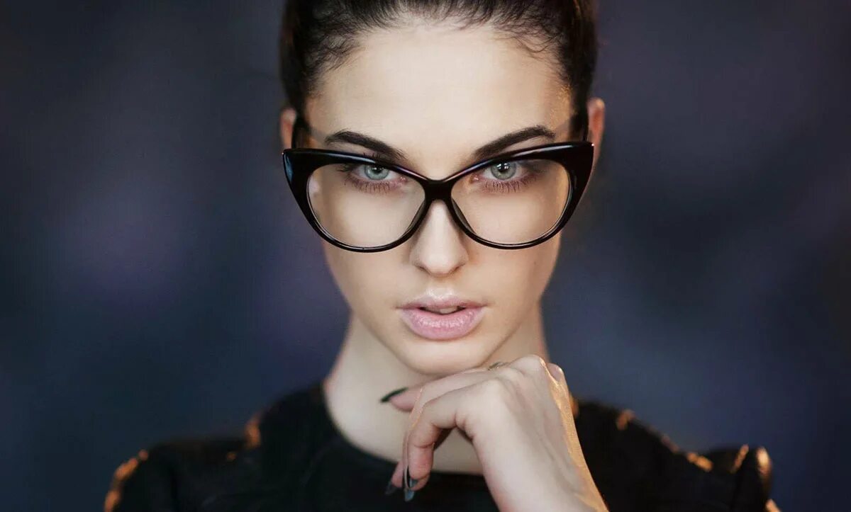 Женщина в очках для зрения фото Chicas con gafas, Mujeres, Uma thurman