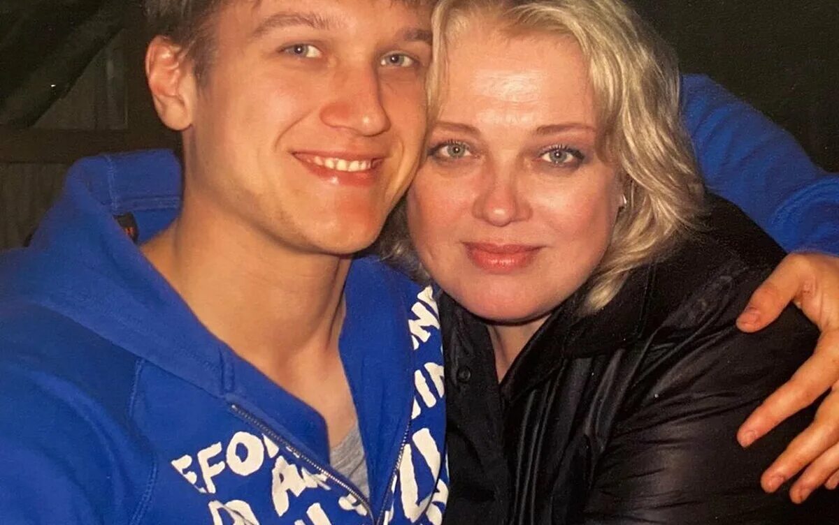 Актриса руденко любовь и ее сын. Анатолий руденко мать любовь руденко. анатолий руденко с мамой. руденко любовь актриса с сыном. любовь руденко с сыном.