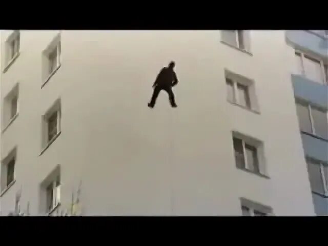 Не слышно бой