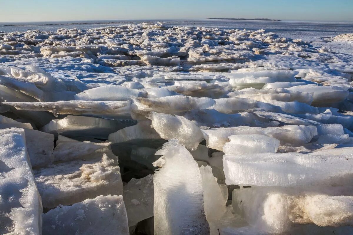 Талый лед. Таяние льда на озере. Ледостав и ледоход. Лед во время ледохода. Весенний ледоход.