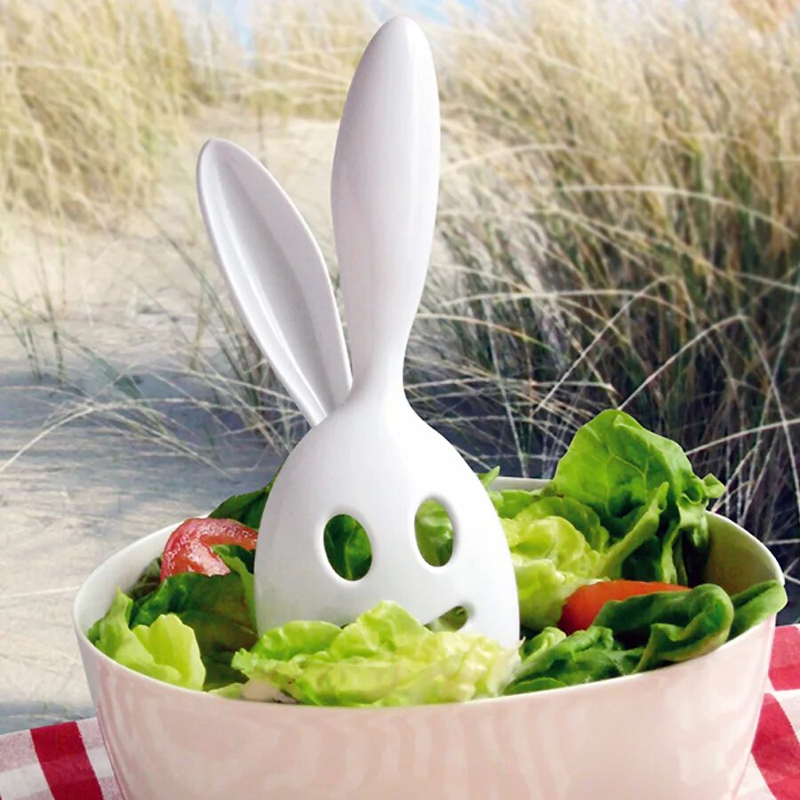 Можно кролику салат. Салат Пасхальный заяц. Дизайнерские штучки. Салатные зайцы. Зайчик из салата.