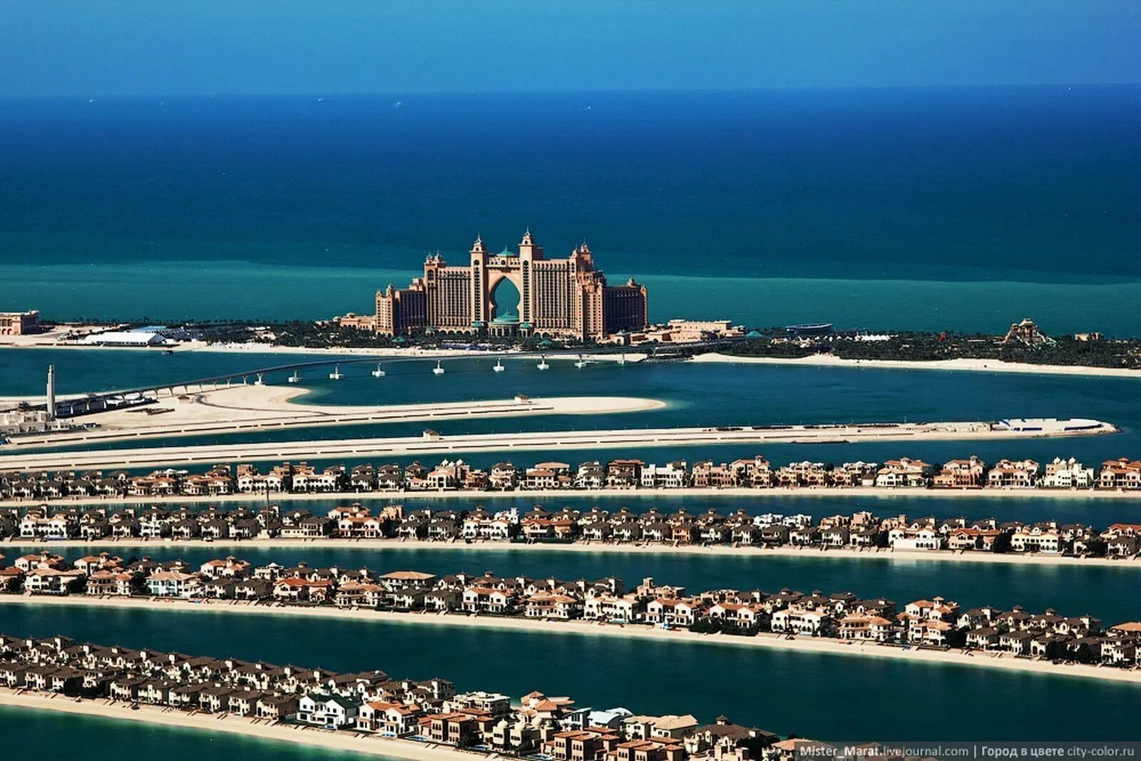 Бенгати дубай. Дубай остров Пальма Джумейра. Дубай искусственный остров Пальма Джумейра. Остров Palm Jumeirah в Дубае.