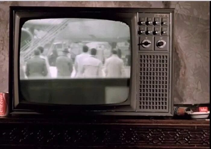 Телевизор рекорд 402. Цветной телевизор рекорд 726. Телевизор рекорд цветной СССР 80. Телерадиола Призма.