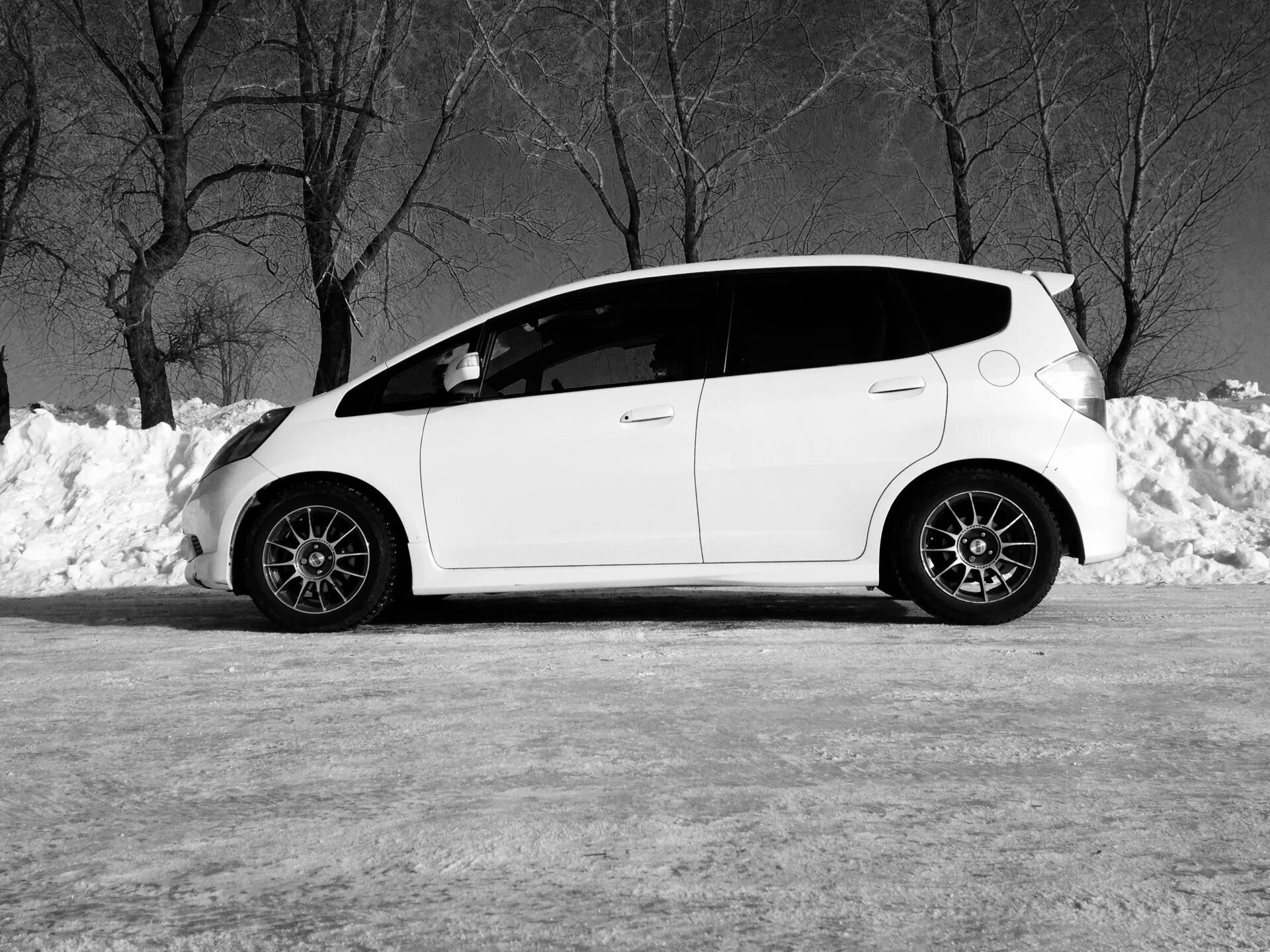 Honda fit r16. Honda fit r17. Хонда fit r15. Колеса на 16 honda fit. Какая резина на хонда фит.