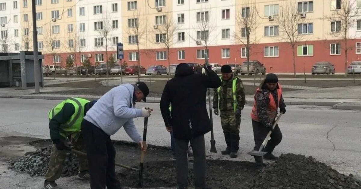 Ук плющихинский новосибирск. Плющихинский жилмассив Новосибирск. Дорога на Плющихинский Новосибирск. Новая дорога на Плющихинском жилмассиве. Плющихинский жилмассив Новосибирск сквер Снежиной.